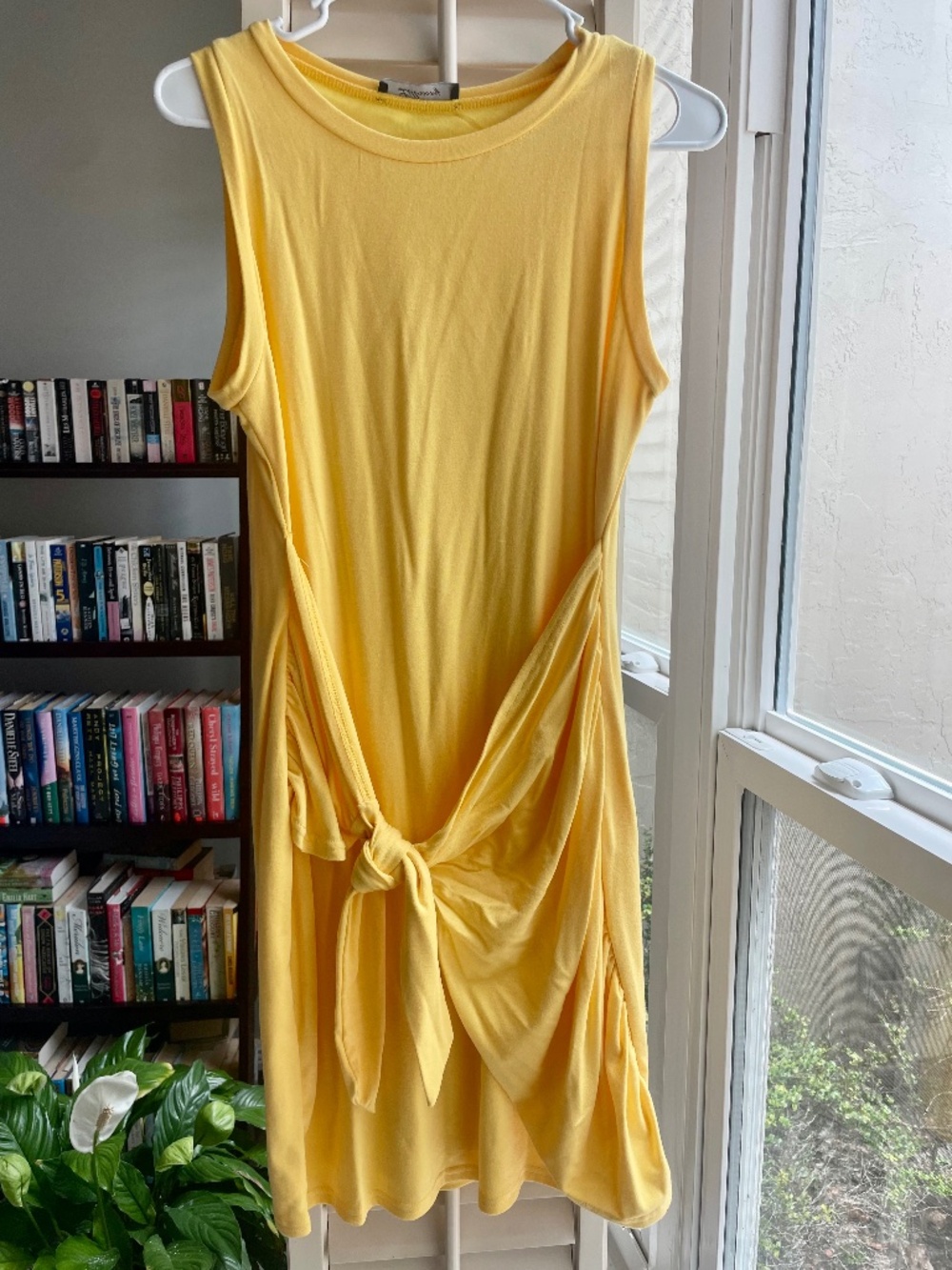 LIllusory Size medium, bright yellow